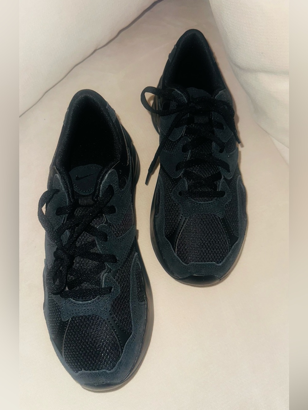 Nike Black Mesh 7.7 women 9 Sneakers BRAND NEW - Picture 6 of 10